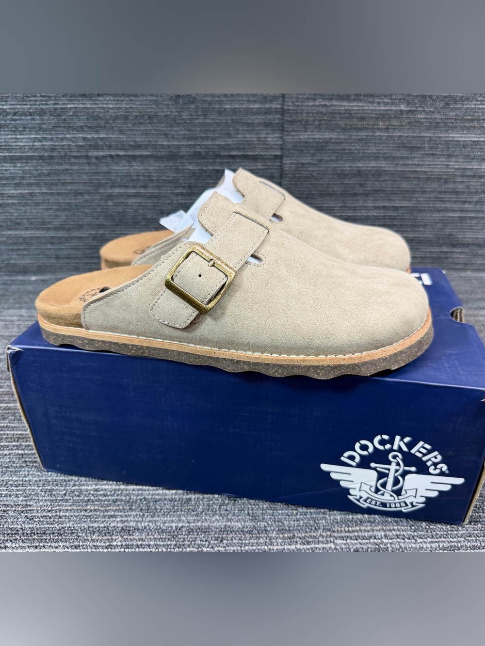 Dockers Bircham Clog Light Taupe Suede Slip-On Clog with Buckle Men’s 9 New